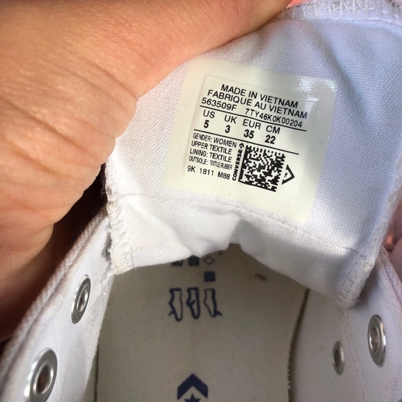 Converse - White. Size 5 - Picture 7 of 7
